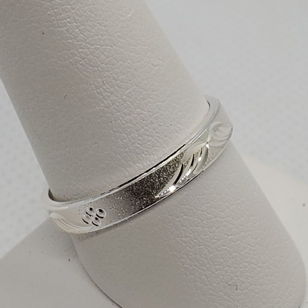 Sterling Silver Wing Patterned Ring - Picture 2 of 6